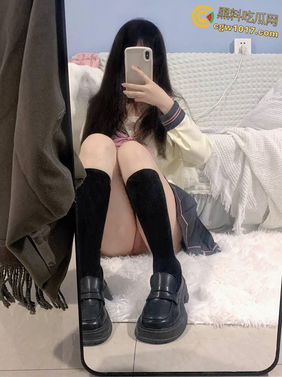 四川师范学院【李佳颖】,热爱jk的白虎一线天嫩逼,穿着JK让金主爸爸蒙眼玩弄,无套中出娇喘不断 !-5