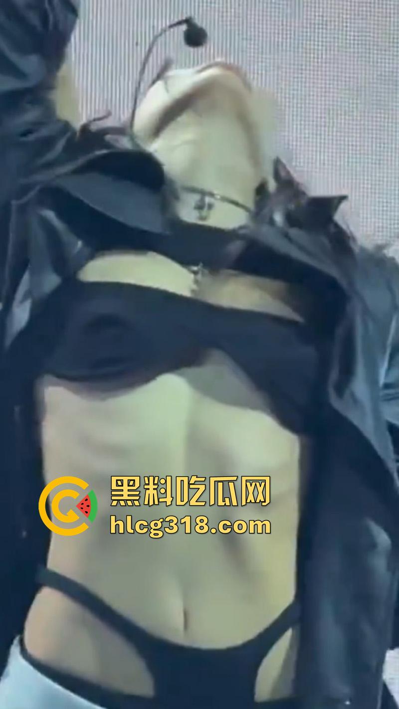 韩国女团太敢穿意外走光,Blackpink成员【jennie】,演唱会乳头走光,白嫩巨乳诱人至极!-5