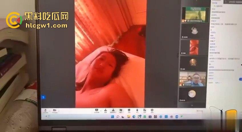 西安外事学院猛料!女大学生『范雯』上课开摄像头直播啪啪,爱操B不爱上课,视频被全班录疯传!-8