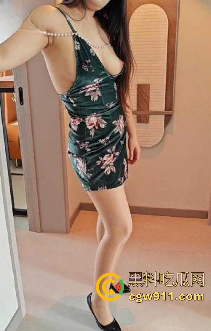 给网友直播暴操穿旗袍的嫂子,性感大奶陪肉丝,花式打桩猛插,内射后爽到兄弟直喊嫂子老婆!-3