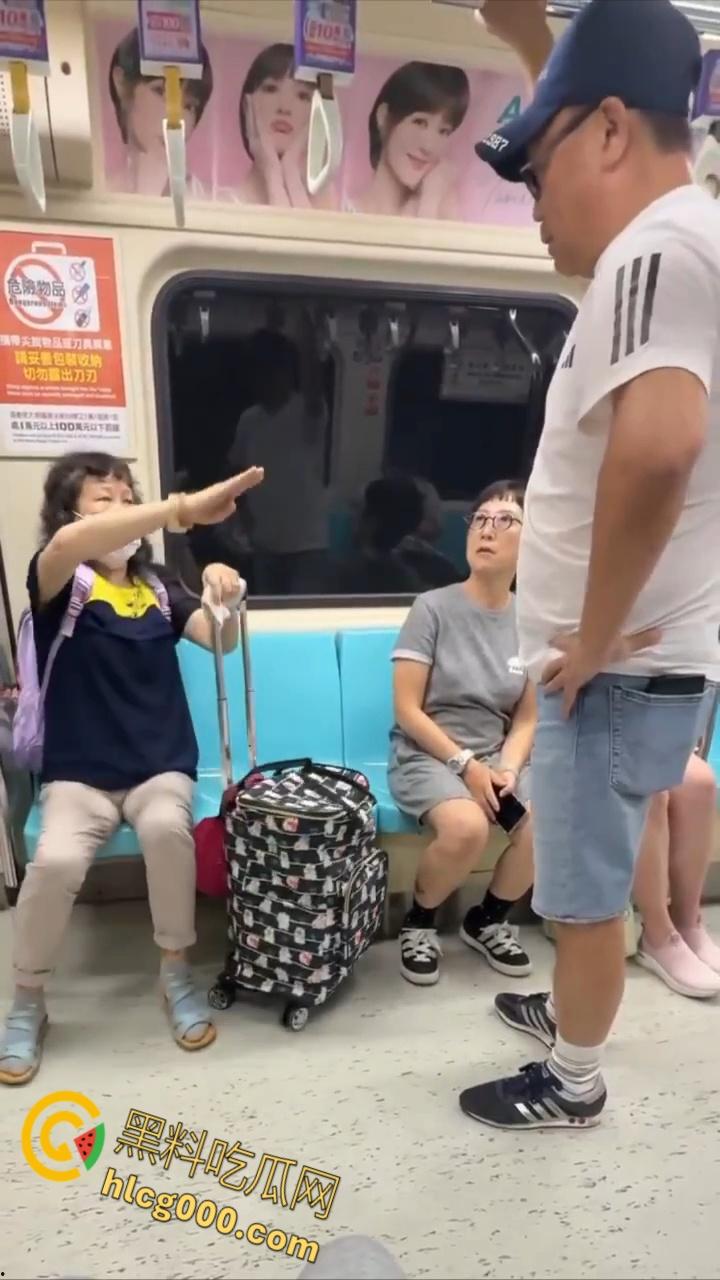 台北地铁上演魔法大战!阿伯阿嬷座位之争秒变咒术对决,乘客笑到扶墙,这波是哈利波特vs.邓布利多?-2