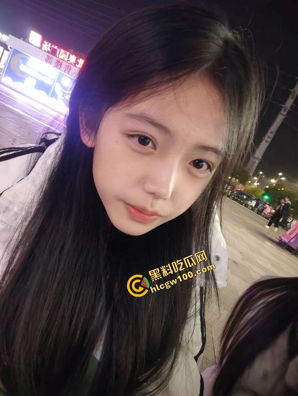 重庆三峡学院顶级清纯嫩妹反差小骚货『谭怡怡』白皙身躯全裸约炮金主 小嘴口交含龟头!独家原创曝光流出!-2