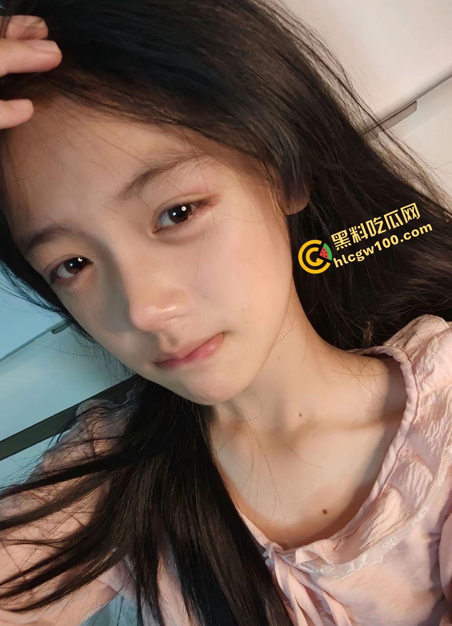 重庆三峡学院顶级清纯嫩妹反差小骚货『谭怡怡』白皙身躯全裸约炮金主 小嘴口交含龟头!独家原创曝光流出!-3