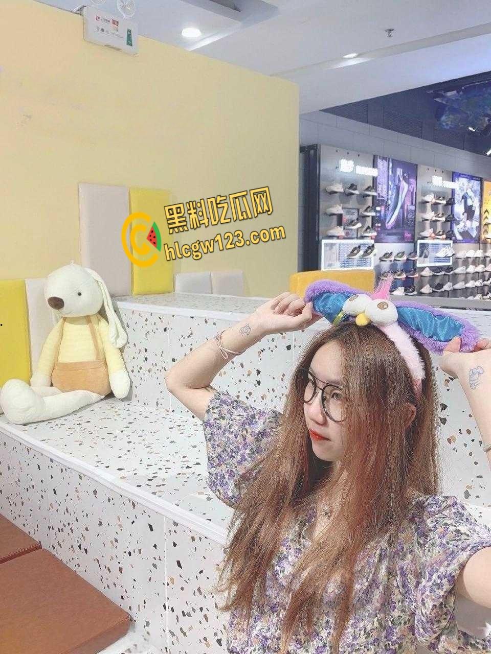 清纯学生妹用身体帮炮友过生日,唱完生日快乐歌就直接开始,真是个懂事的小母狗!-2