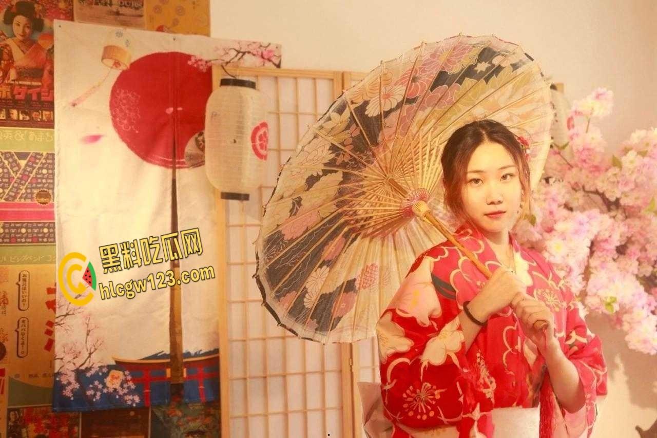 清纯学生妹用身体帮炮友过生日,唱完生日快乐歌就直接开始,真是个懂事的小母狗!-4