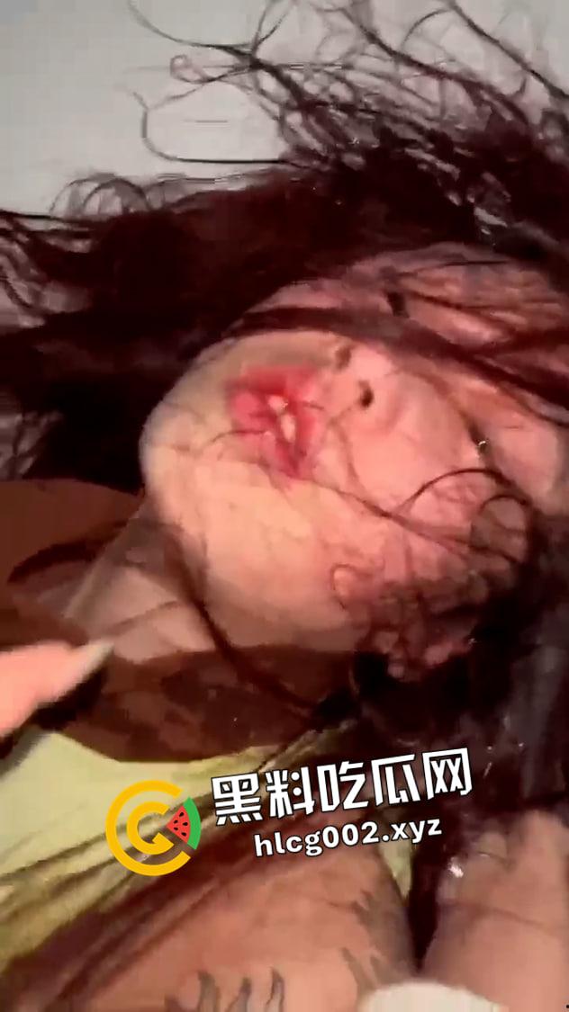 潮汕小太妹霸凌现场!打的高颜值靓妹梨花带雨 生无可恋 犹如被强奸了一样-3
