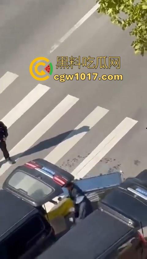 长春工地施工挖天然气挖出尸体，现场道路被封闭起来，怕是杀人灭口，抛死野外的，具体情况还得等待官方！-9