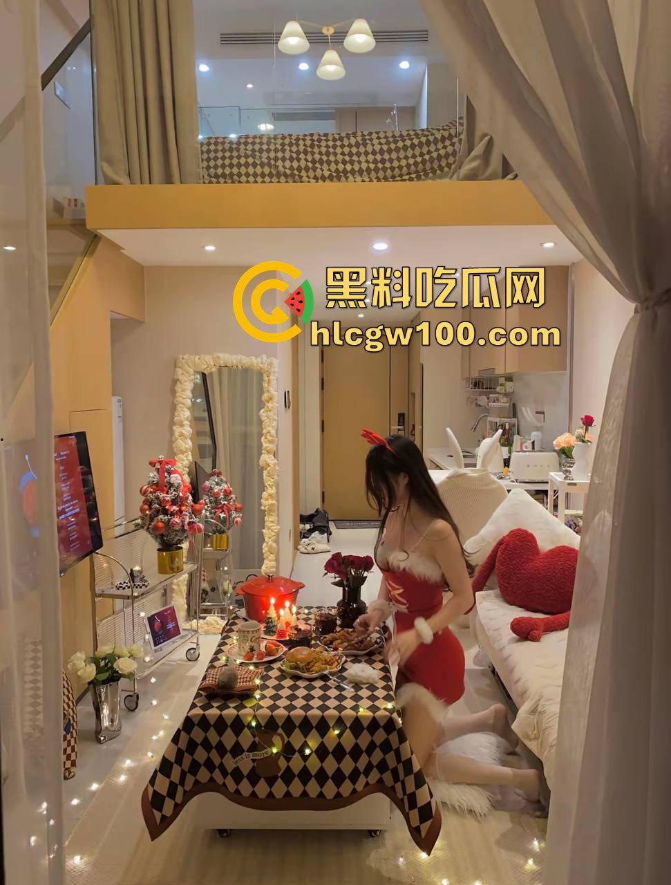 昨晚圣诞夜全员骑鹿 圣诞炮王排行榜火辣出炉 骚气红装妹子一边抽烟喝酒一边操B,礼物湿得发亮!-6