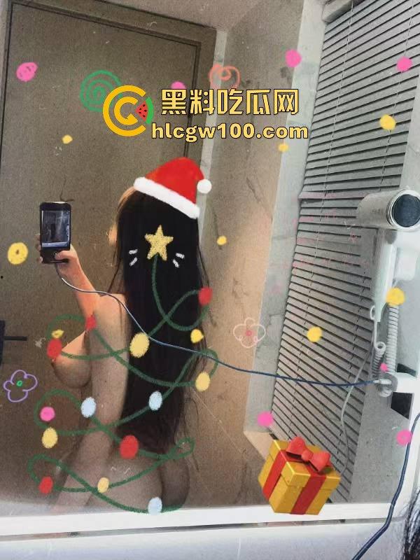 昨晚圣诞夜全员骑鹿 圣诞炮王排行榜火辣出炉 骚气红装妹子一边抽烟喝酒一边操B,礼物湿得发亮!-14