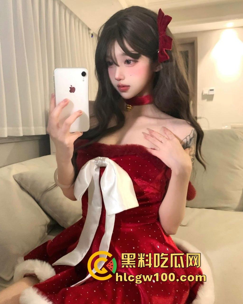 昨晚圣诞夜全员骑鹿 圣诞炮王排行榜火辣出炉 骚气红装妹子一边抽烟喝酒一边操B,礼物湿得发亮!-32