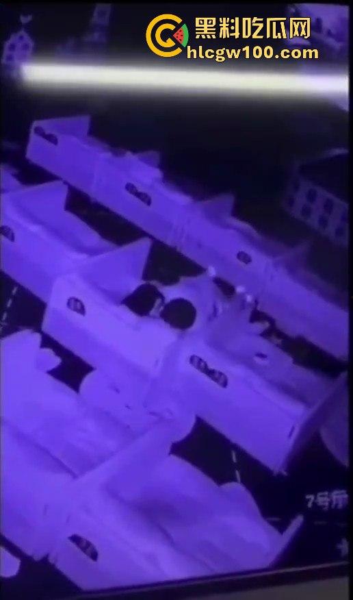 呼合浩特电影院儿童场做爱事件曝光，看着电影情不自禁亲自上演，瓜友们赶紧吃瓜。-8