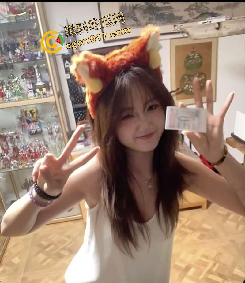 浙江大学极品高颜值学妹【刘颖】清纯可爱,醉酒后眼神迷离被同学带到酒店脱光衣服狂干,粉嫩骚逼被捅得汁水四溅!-2