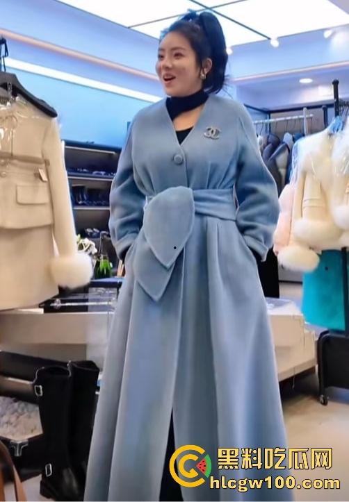 户外三通吞精女王『苏妲己』公园求大爷操完还吞精,爽完给大爷发红包,晚上又成了抖音护肤女主播上链接!-10