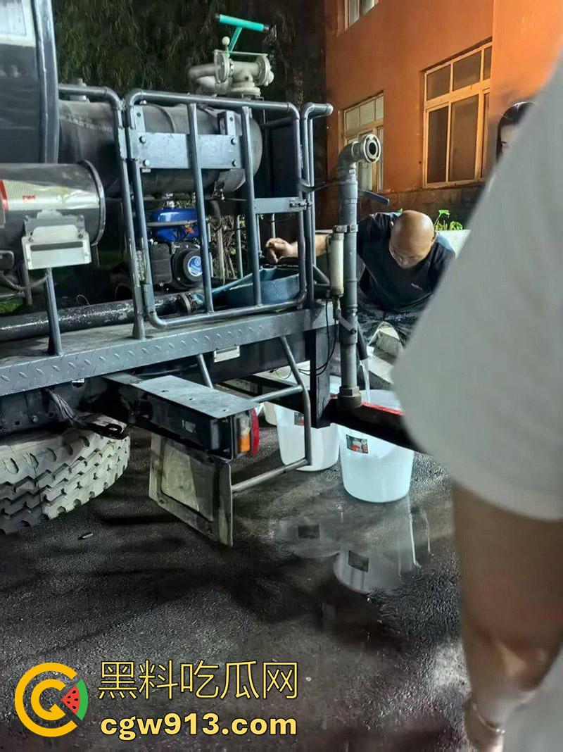 沈阳师范大学集体中毒？竟是感染诺如病毒，是有人投毒还是水箱太脏？中毒学生和老师已经全被抬走！-6