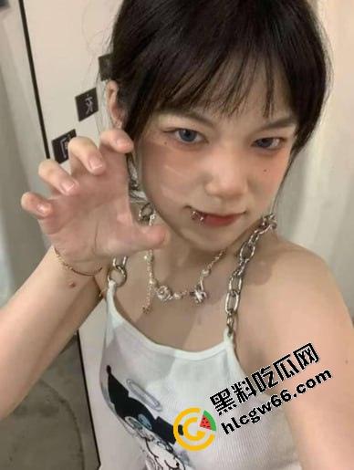 沈阳城市学院骚妹【张雨婷】白天端庄课代表,晚上酒店被操的逼水喷床单母狗体质拉满!-2