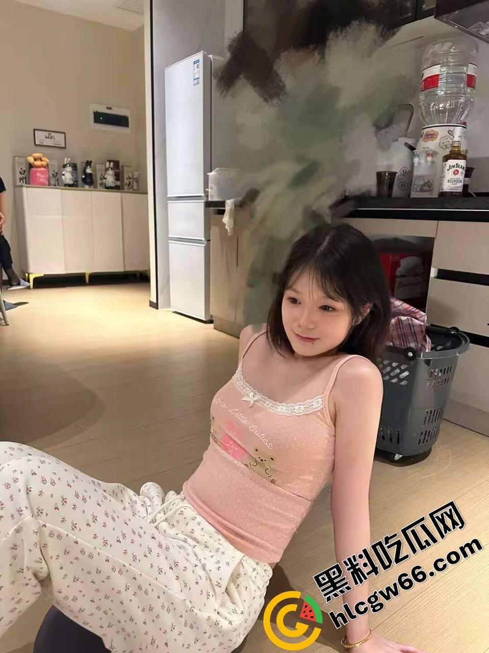 沈阳城市学院骚妹【张雨婷】白天端庄课代表,晚上酒店被操的逼水喷床单母狗体质拉满!-4