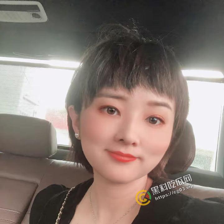 曝光!山西某电影院人事【李雪梅】婚内出轨男小三 还去聊骚男小四 情夫怒将其海量生活照 及裸照自慰视频流出-1