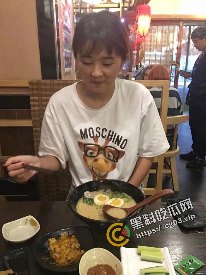 曝光!山西某电影院人事【李雪梅】婚内出轨男小三 还去聊骚男小四 情夫怒将其海量生活照 及裸照自慰视频流出-8