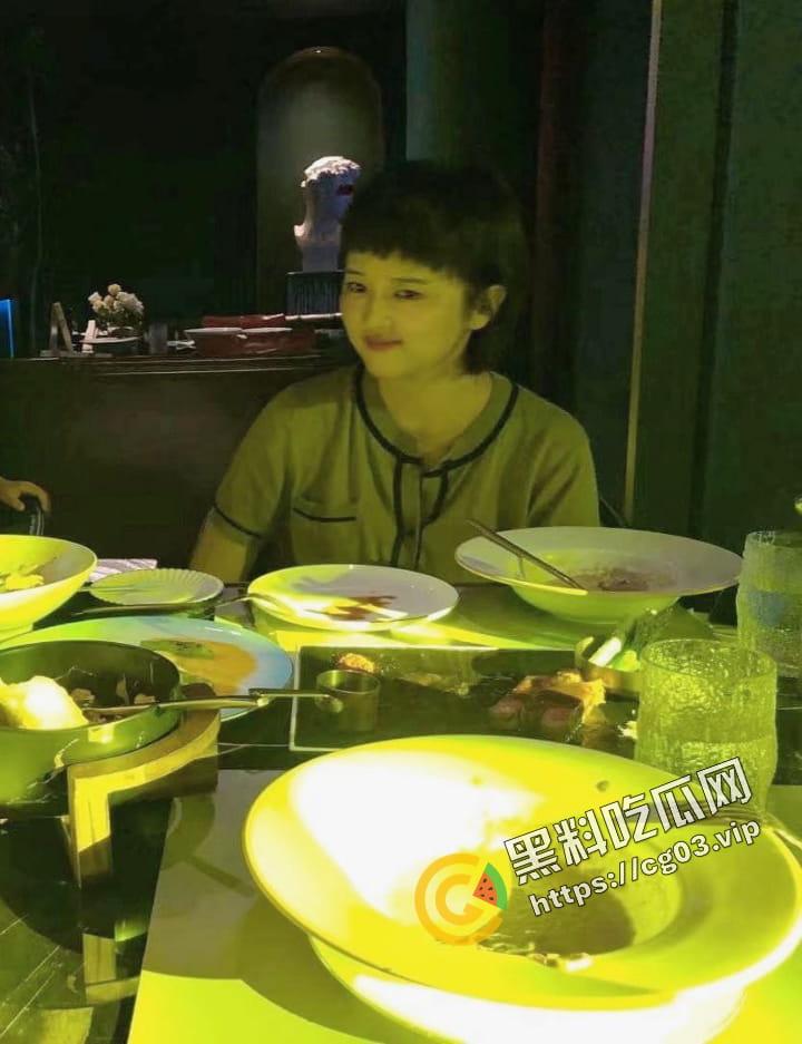 曝光!山西某电影院人事【李雪梅】婚内出轨男小三 还去聊骚男小四 情夫怒将其海量生活照 及裸照自慰视频流出-11