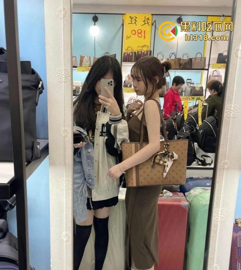 黑龙江极品萝莉【刘文玲】约炮视频曝光，反差母狗相约车震，后排极限口交骑乘，敏感小穴高潮颤栗不止！-5