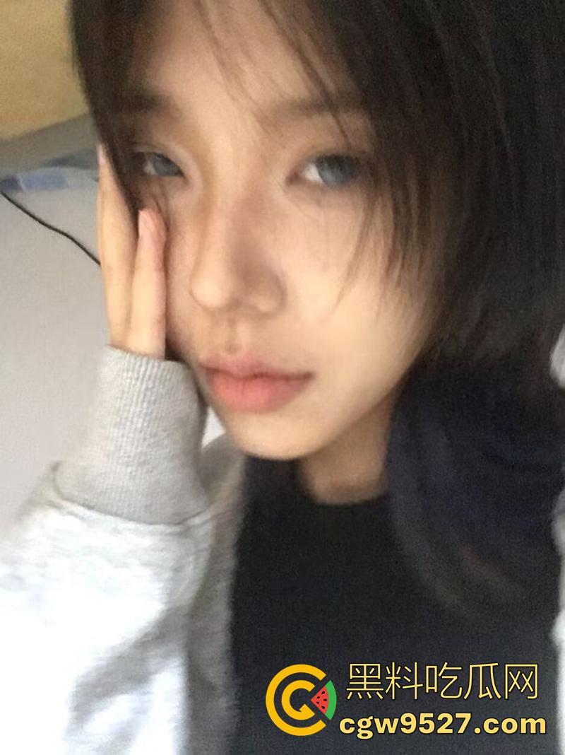 鲁东大学甜美尤物【邹穆彤】，高颜值大奶学生妹，白天女神晚上母狗，手指插逼淫水乱流，淫荡到没边！-2