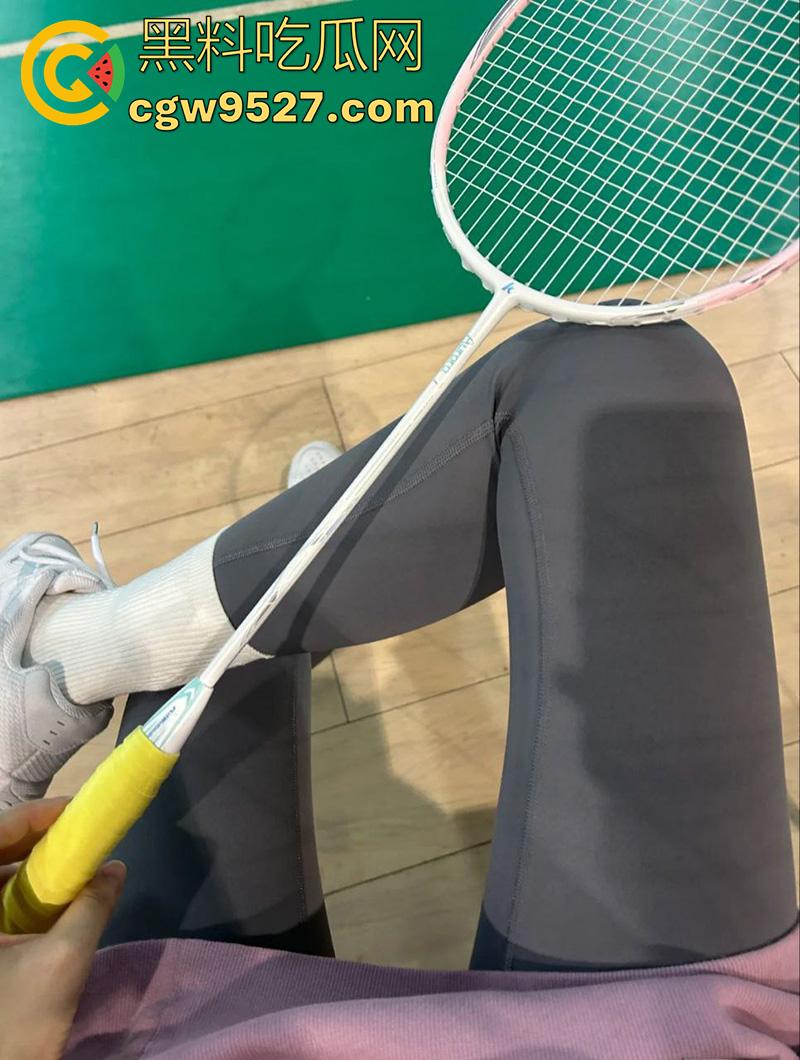 鲁东大学甜美尤物【邹穆彤】，高颜值大奶学生妹，白天女神晚上母狗，手指插逼淫水乱流，淫荡到没边！-4