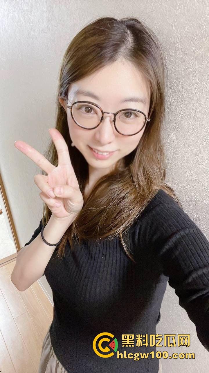 西安艺术职校【刘娜梦】被小哥拿下,1k买衣服撩到18岁嫩妹,粉嫩小穴带去日本玩,直接酒店包宿狂干!-1