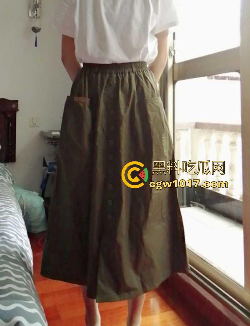 成都清纯学生妹【许薇薇】本来挺娇羞的少女，寻刺激玩露出网调，全裸露脸录沐浴淫片，美乳翘臀别样风骚！-4