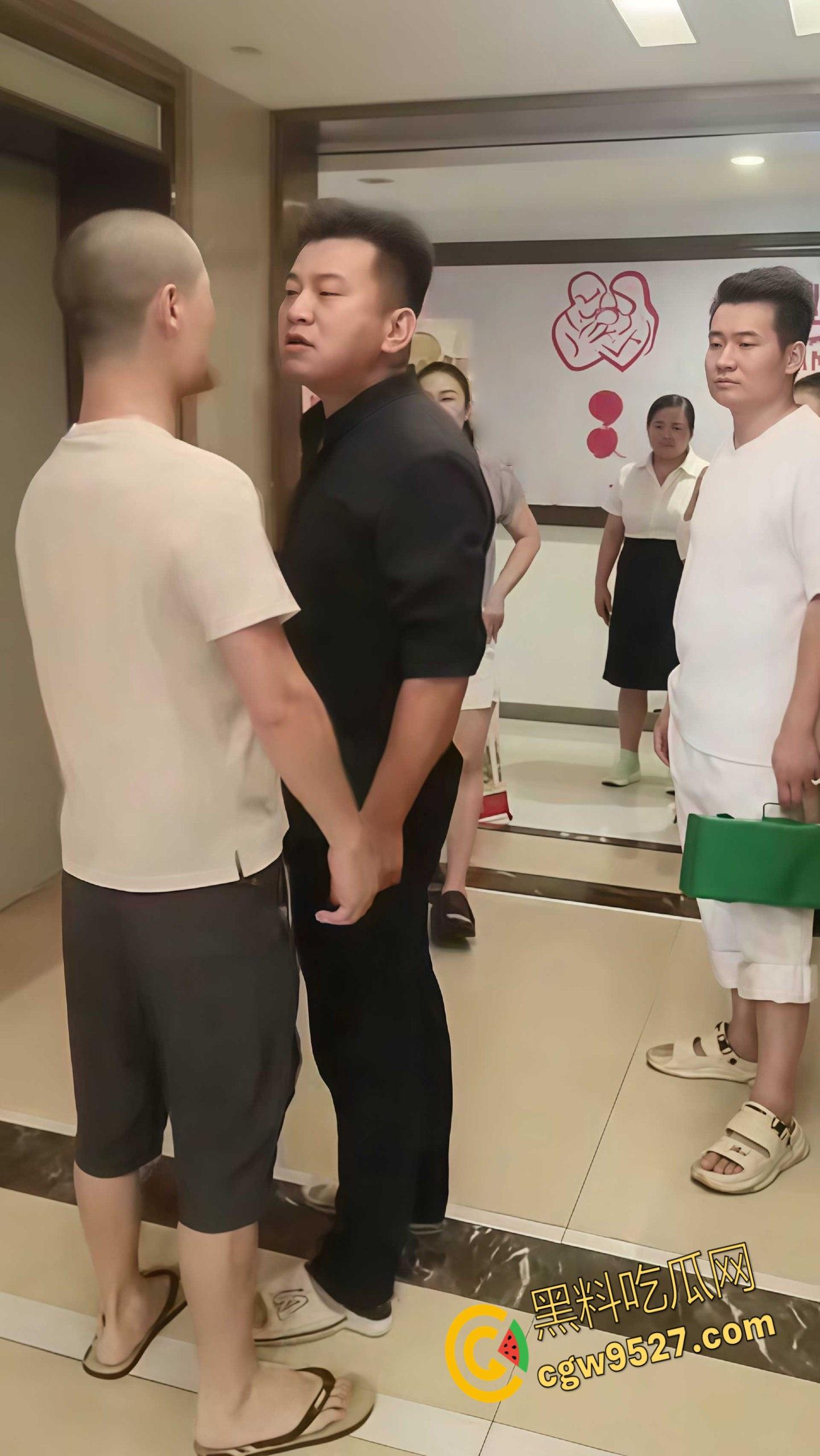 湖南某母婴培训机构，押金纠纷多人围堵事件，学员丈夫怒斥黑心机构，欺诈消费者权益！-6