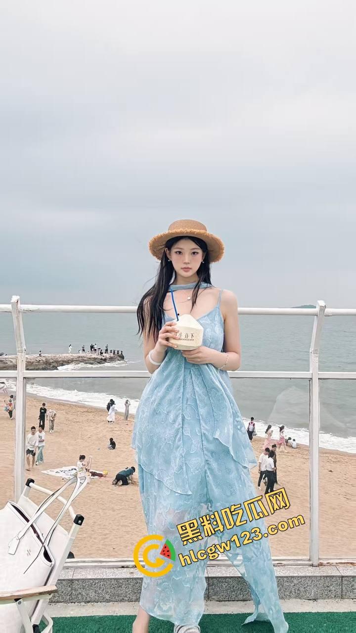 上海【夏媛媛】白虎嫩穴水流成河,大哥调教完直接拍片转送群友共享,这拜金骚货玩得真开!-5