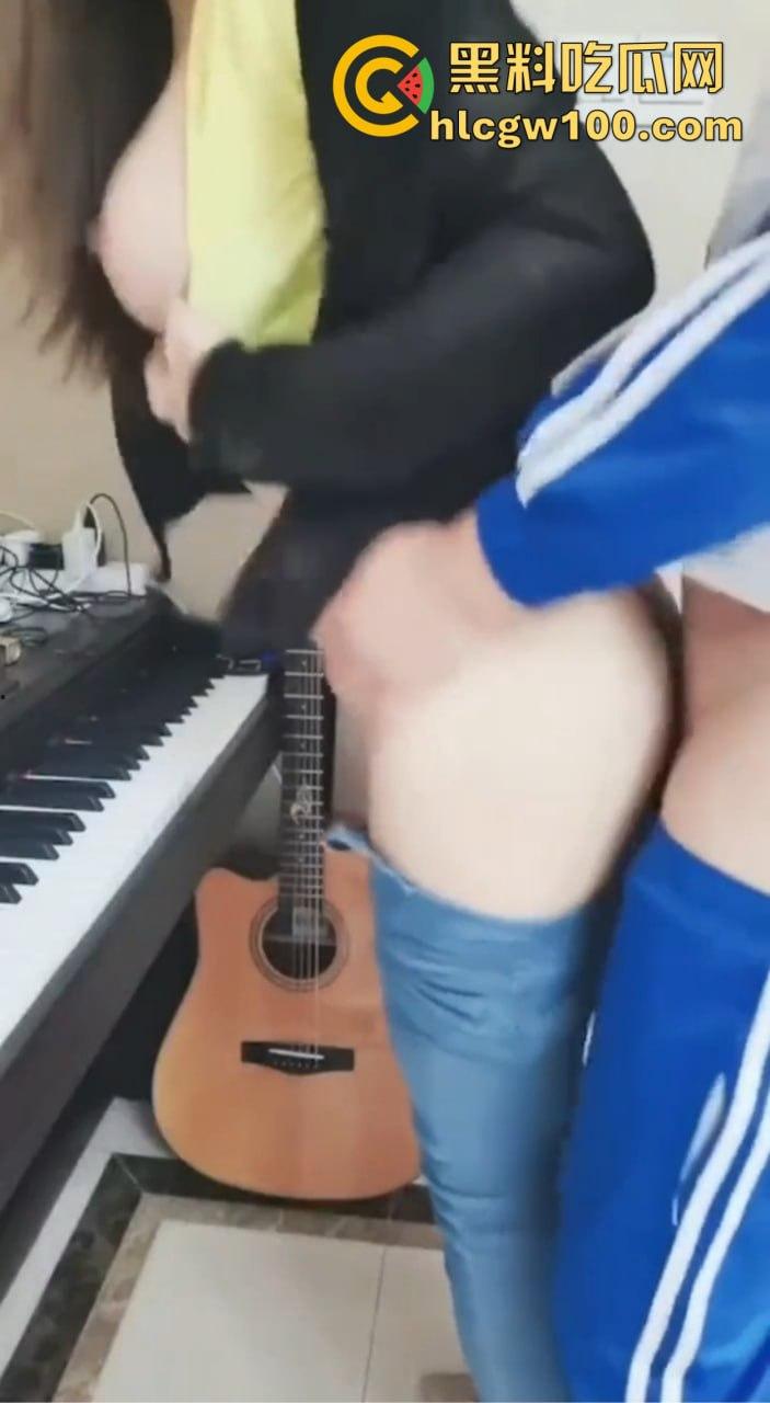 杭州外围『宋佳怡』太拼了 没单子就自导自演拍黄播 化身钢琴老师华伦天奴色诱学生,朋友圈广告直接骚到飞起!-12