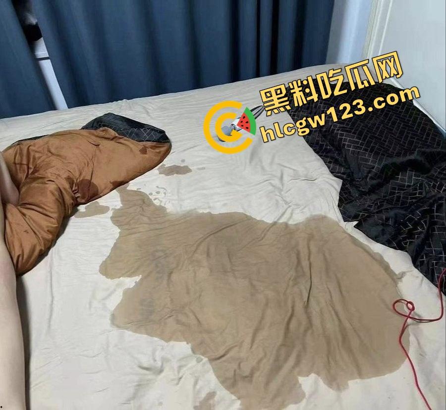 深圳『戴安琦』疯狂星期四不吃炸鸡只想炸奶，大奶子摇到床塌，操逼操到满床都是水，这才是快乐源泉！-19