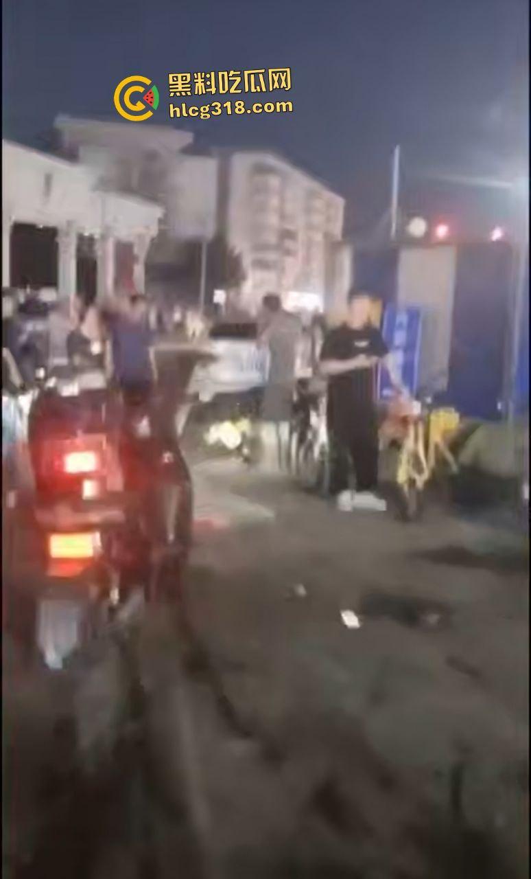 沈阳公交司机因被大学生拒绝暴怒撞人！行人飞摔血溅路面，车毁人亡如保龄球！-6