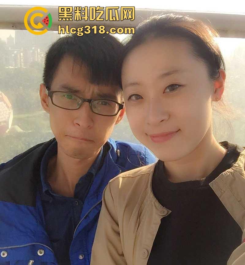 福建宁德师范学院【黄子文】还算漂亮的反差骚货 恋上四眼理工男,居家做爱不雅自拍曝光流出!-2