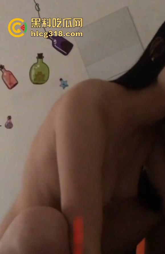 福建宁德师范学院【黄子文】还算漂亮的反差骚货 恋上四眼理工男,居家做爱不雅自拍曝光流出!-7