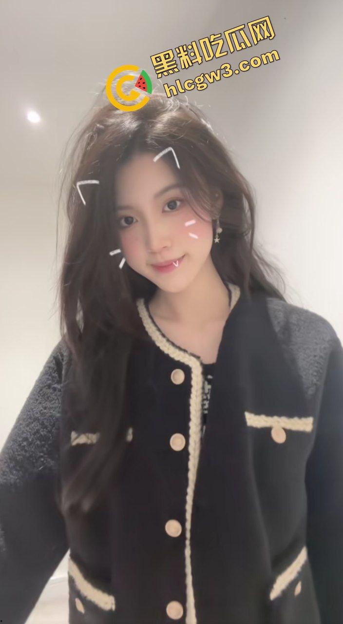 抖音气质反差骚鸡英国留学生【kel】镜前露奶展示玉体 酒店趴床暴力后入！独家曝光！-8