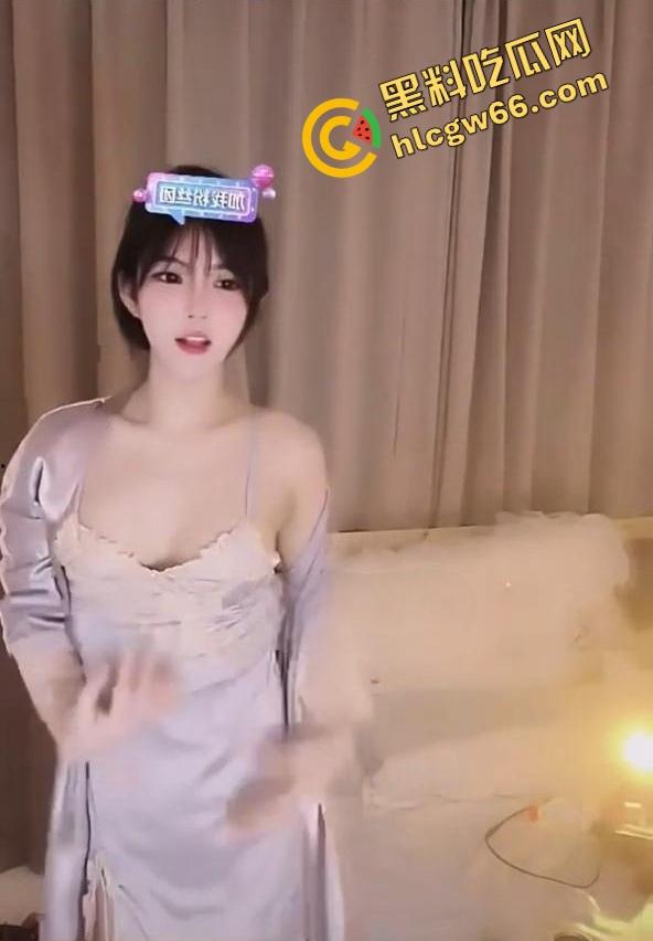 抖音百万人气婊『妮好甜』半年尺度合集曝光，酥奶白虎轮流骑，金主轮番中出操成精盆母狗！-5