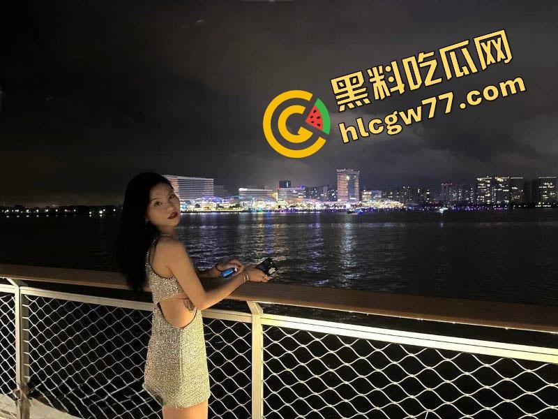 上海艺术校花【夏弥】堕落成母狗 被土豪车震吞精调教 对着路人无套后入 骚穴被干得淫水四溢!-1