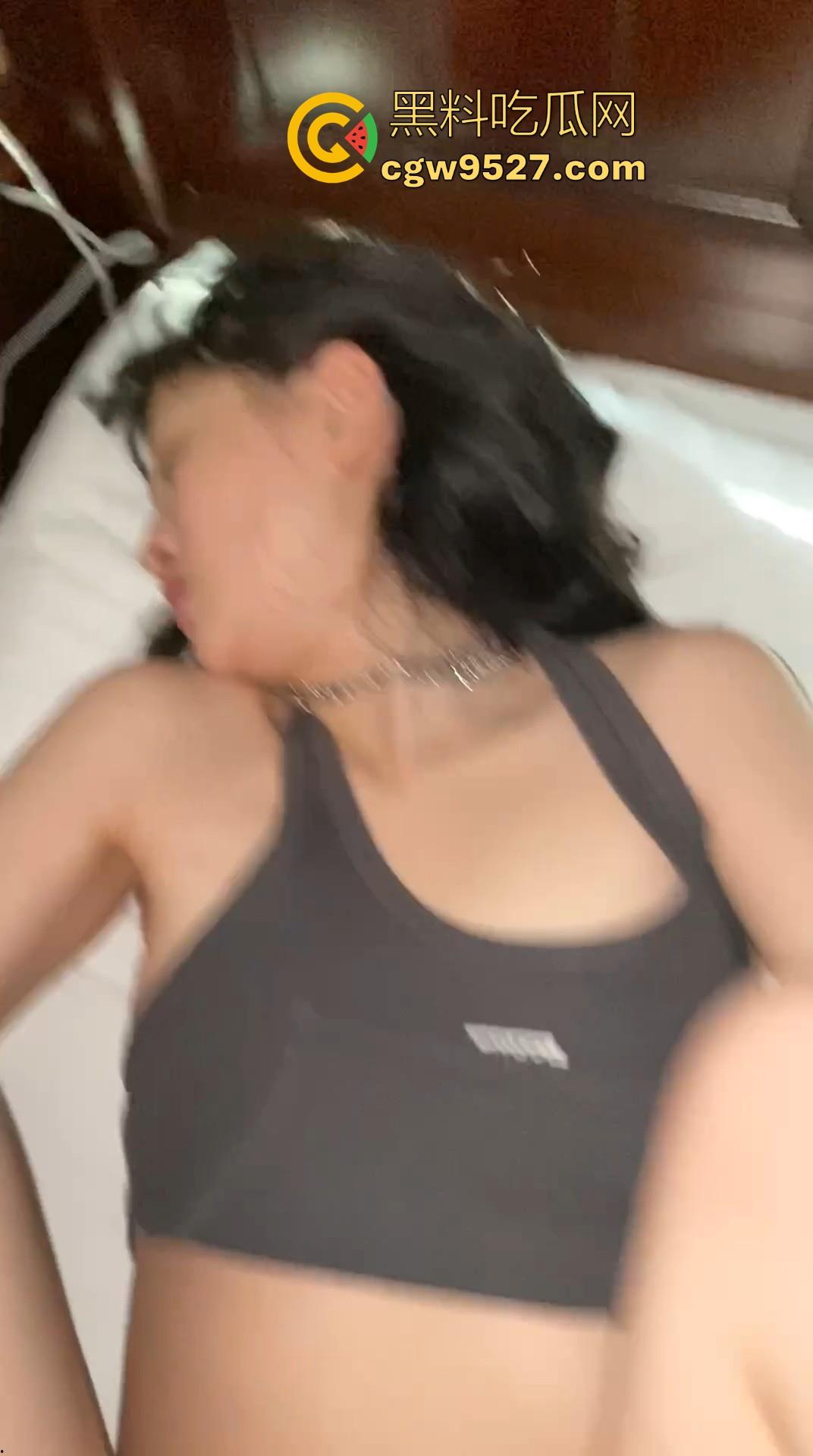 酒吧偶遇醉酒女神，失恋喝闷酒寂寞空虚，一顿安慰最终带回酒店骑乘猛操，果然失恋的女人最容易得手！-10