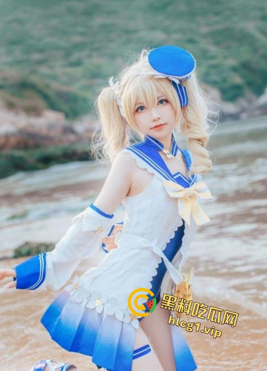 郑州漫展惊现偷拍风波！原神芭芭拉COSER泳装被抄底，怼脸坐脸视角视频疯传！-2