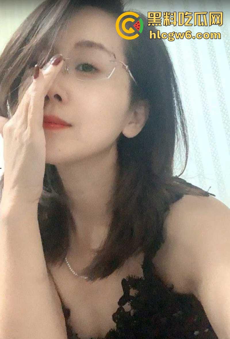 涡阳县小学女校长塌房视频流出  风韵少妇上位疑似靠教育局长床上绩效  后入摇床摇出来的校长椅稳如泰山！-10