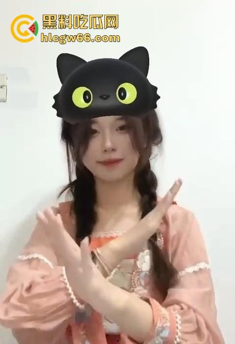 瓜友投稿 曝光自己的前女友【林慧慧】19岁双马尾少女被开发成淫荡母狗 穿古装跟男友视频自慰-3