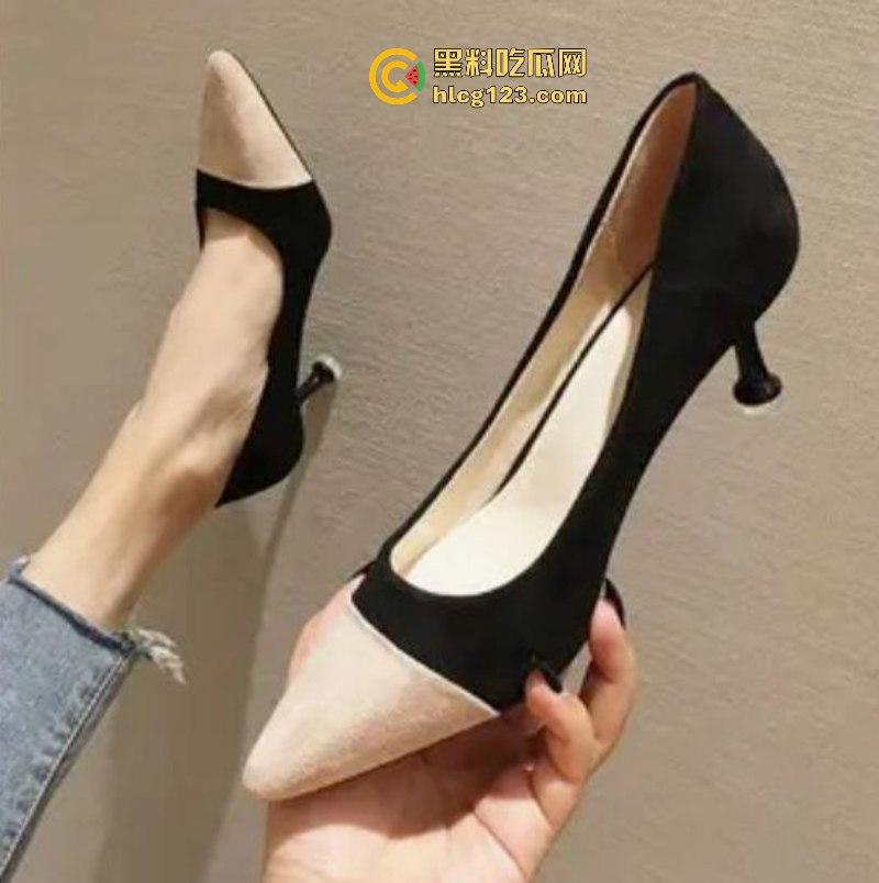 监控实拍男子偷业主女鞋 蹲楼道狂舔10分钟 变态行径被全程拍下-7