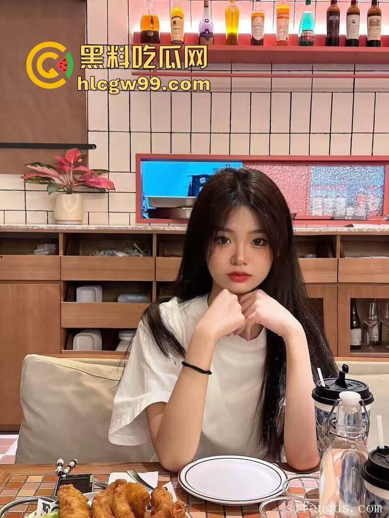 江苏传媒大学文学系校花【吴怡乐】竟然是淫荡骚母狗性爱视频流出,小穴被男友狠狠爆操,最后无套内射填满!-1