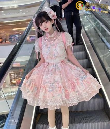 湖北武汉小萝莉被金主包养，穿白丝泳装做爱，年纪不大玩的挺花，各种调教完美配合，翘臀骑乘喷汁内射！-3