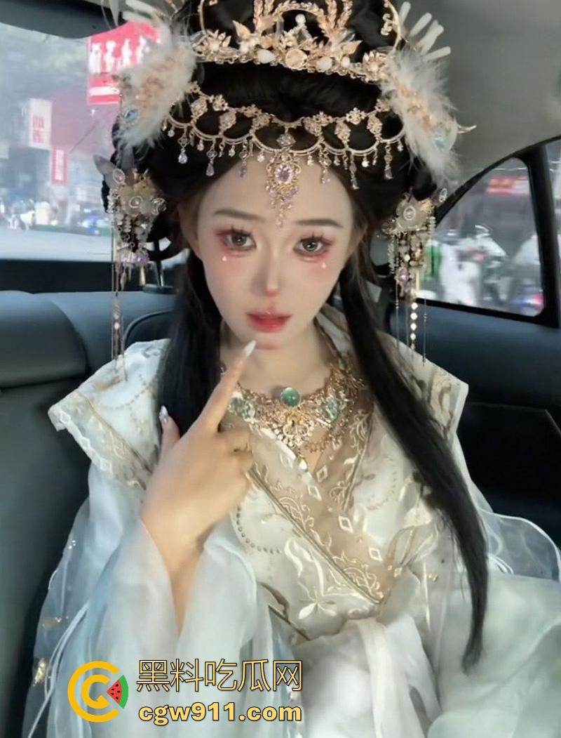 北京中医药大学【李雯玮】与男友私密视频流出，炮机扩阴调教点燃欲望，口爆吞精猛插小穴！-2