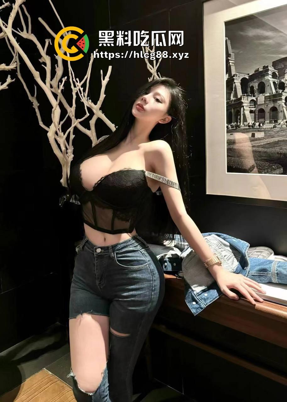 现在妹子为美疯魔抽脂隆奶塞逼艾灸，骚穴子宫烤得喷香，医美变态到艾灸鸡巴都出现了！-9