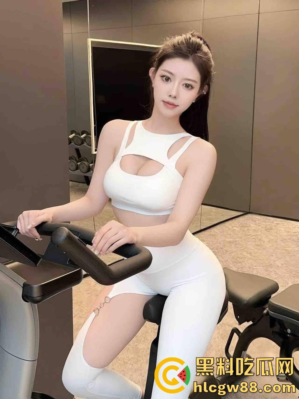 广州公园野战新玩法，骚货女在摇摇椅上浪叫不止，春天才刚暖，这就忍不住出来嗨了？-4