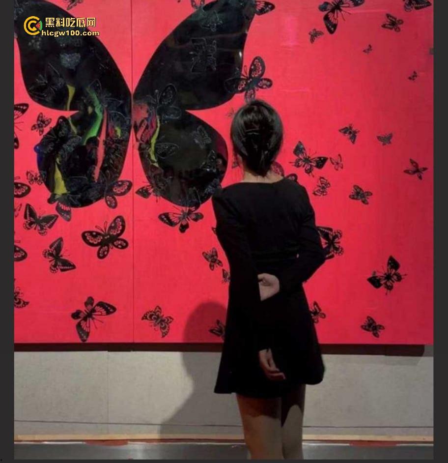 曲阜师范大学大三骚妹【李欣茹】宿舍自拍流出,清纯脸掩不住浪劲,小菊花掰开摆拍,骚得一塌糊涂!-1