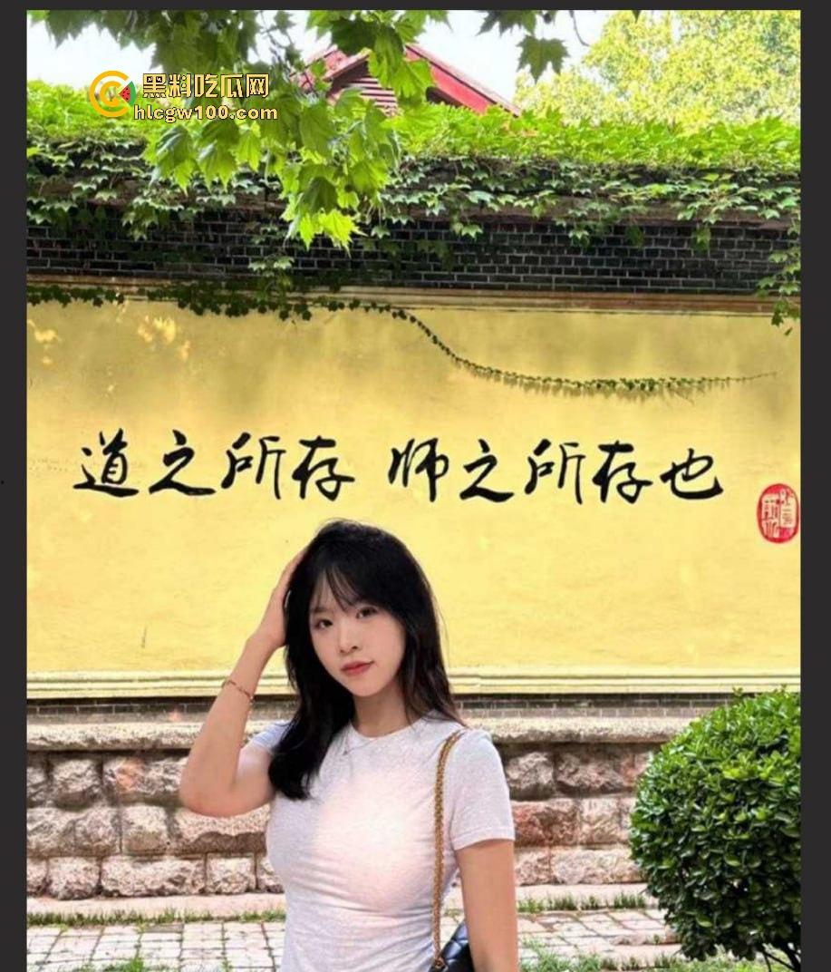 曲阜师范大学大三骚妹【李欣茹】宿舍自拍流出,清纯脸掩不住浪劲,小菊花掰开摆拍,骚得一塌糊涂!-4